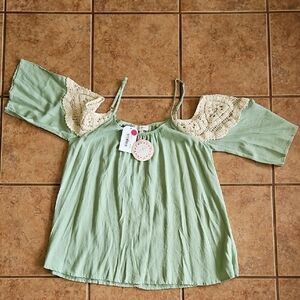 Umgee Cold Shoulder Mint Lace Sleeve Top